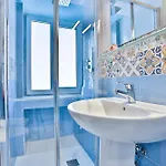 Guesthost - Lo - Piazza Della Concordia & Sea View Apartment